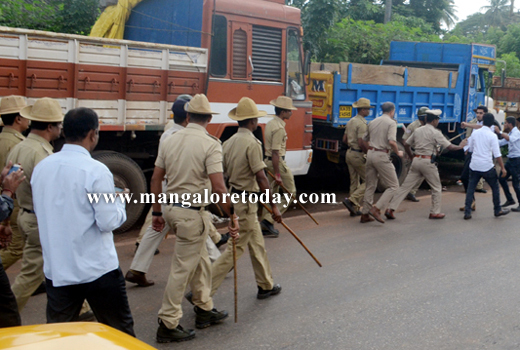 Protesting CFI students lathi-charged 1